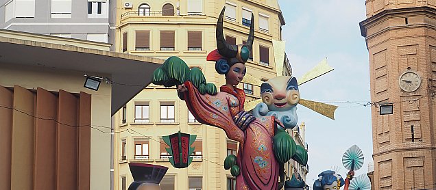Foto de la falla Euroàsia, Tot en Venta