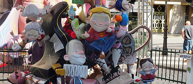 Foto de la falla Minus És Més Vàlid