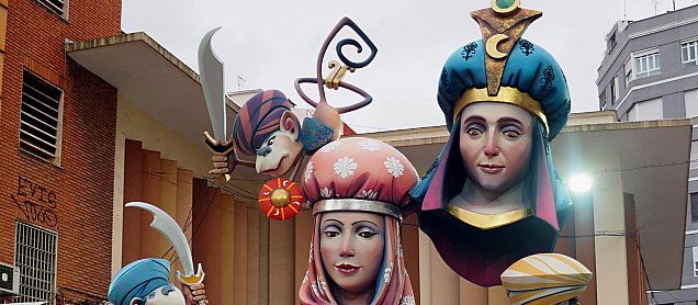 Foto de la falla Ál - Caldia, Una Ciutat en Rebeldia
