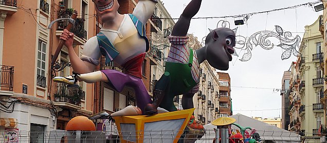 Foto de la falla Apretà Com Una Esponja, Està la Nostra Taronja