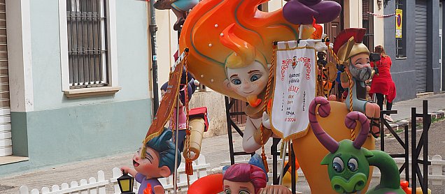 Foto de la falla L´Història del Fòc