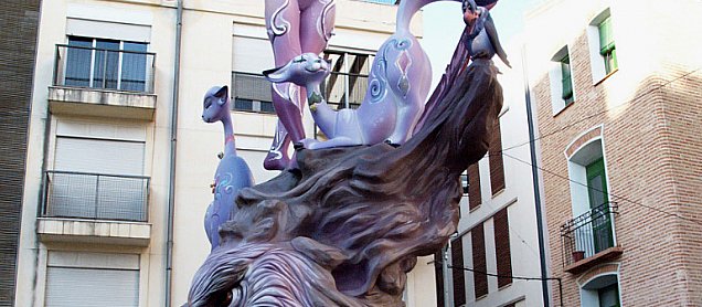 Foto de la falla D´Orient a Occident El Passat Es Fà Present