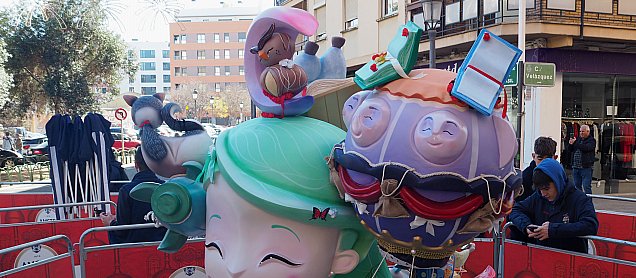 Foto de la falla El Viage Somiat