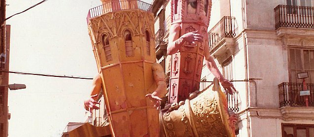 Foto de la falla Jocs, Menjars I Atres Coses de Valéncia