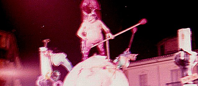 Foto de la falla Fins I Tot, Yo Les Falles