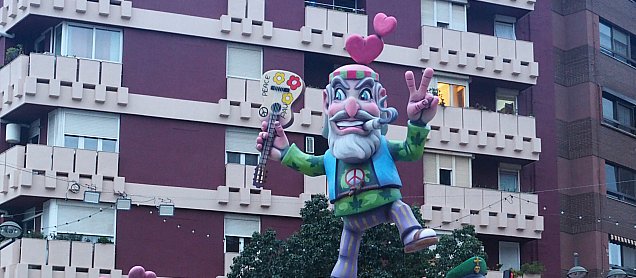 Foto de la falla Fes L´Amor I No la Guerra