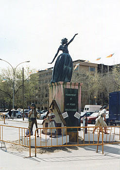 Foto Monument a la Dòna