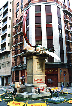 Foto Monument a L´Amor Per Certs Animals